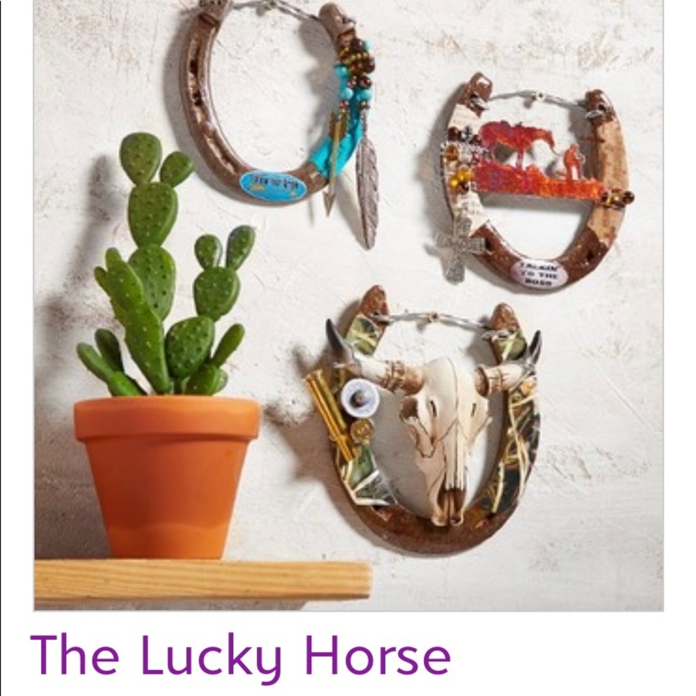 The Lucky Horse rescue decorative horseshoe - Picture 2 of 10